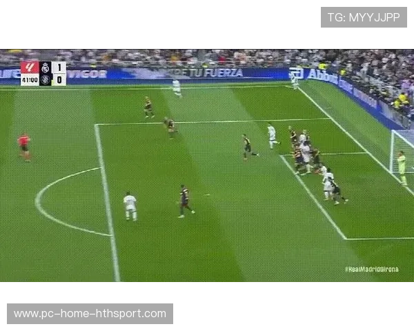 足球边锋对抗成为比赛观赏点