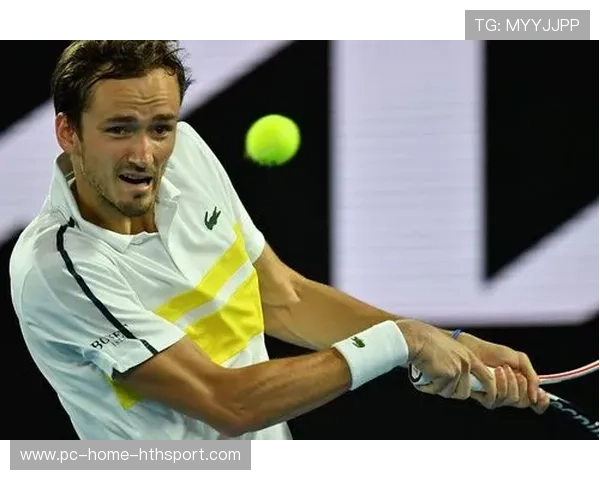 梅德韦杰夫强化反拍击球，稳定性提升